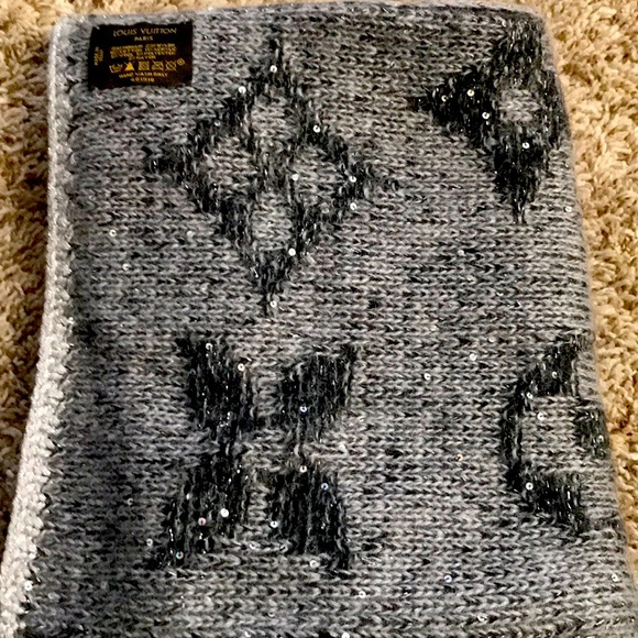 Louis Vuitton Mohair scarf - Picture 1 of 4